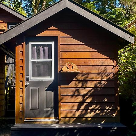Hotel The Hiker Huts Port Renfrew Exterior foto